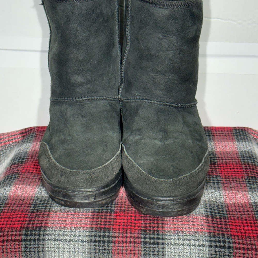 Ugg Women’s Size 8 Black Calf Length Boot